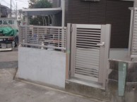 勝手口　門扉